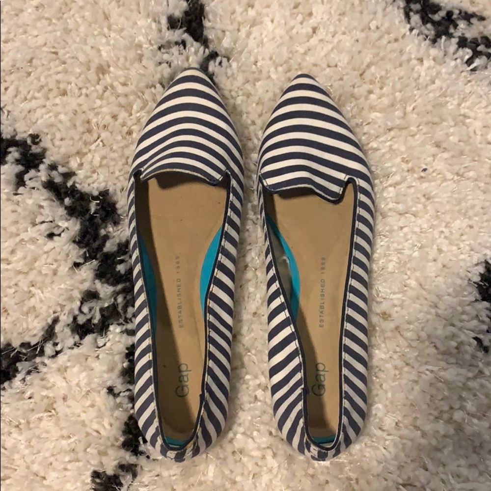 Striped Gap Pointed Toe Flats